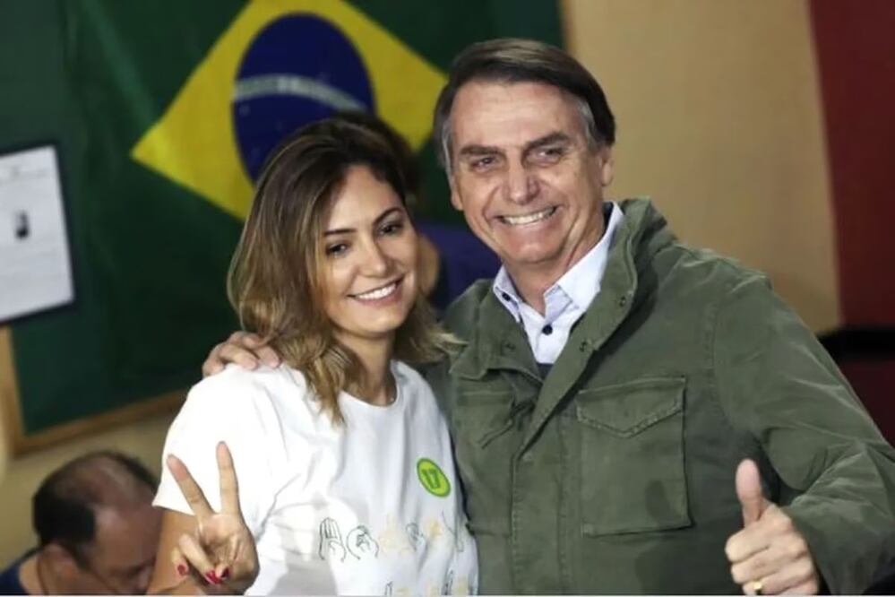 El expresidente Jair Bolsonaro junto a la exprimera dama Michelle. Foto: Archivo