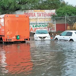Tromba deja inundaciones en 60 casas en la capital 
