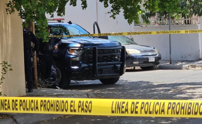 Asesinan a madre frente a secundaria en Culiacán; suspenden clases tras ataque a balazos