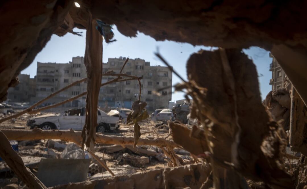 Vista de la destrucción causada por las letales inundaciones en Derna, Libia. Foto: AP
