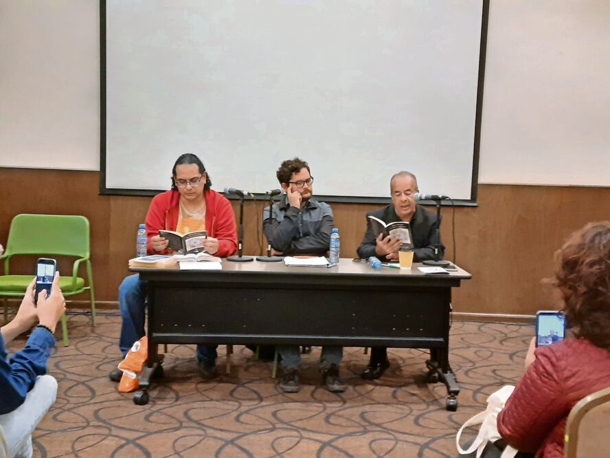 El martes, en la lectura de poesía de David Huerta, en el marco de la Feria Internacional del Libro de Monterrey, participaron los también poetas Luis Jorge Boone, Jesús de la Garza y Jorge Humberto Chávez. Fotos: Frida Juárez / EL UNIVERSAL