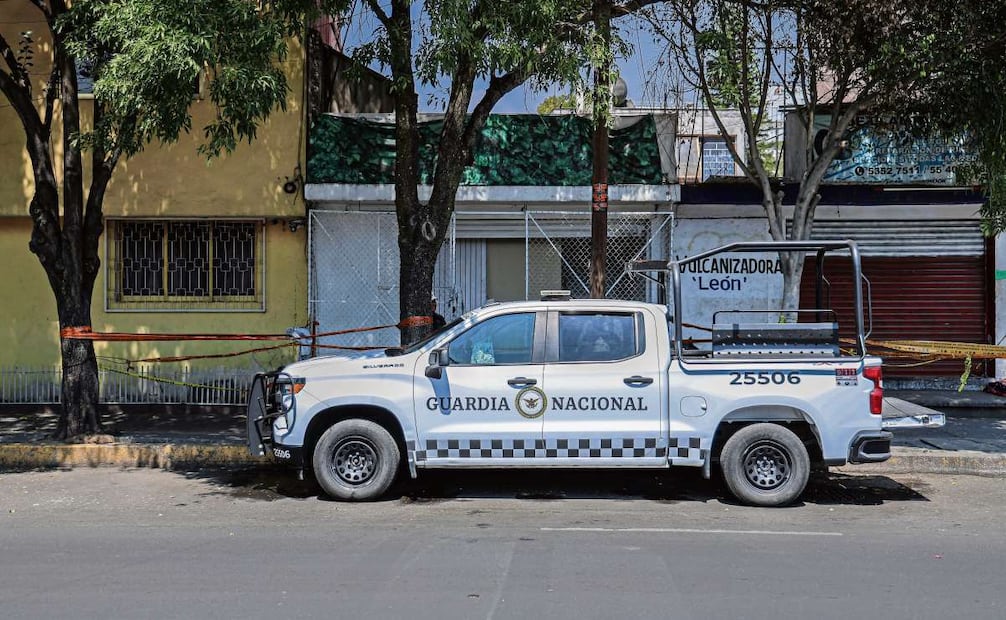 El local que operaba como una florería, en donde se ubicó una toma clandestina en enero de 2026, permanece cerrada, al igual que una vulcanizadora contigua. Foto: Gabriel Pano/EL UNIVERSAL