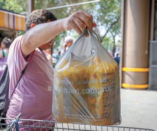 Se inconforman por prohibición de bolsas