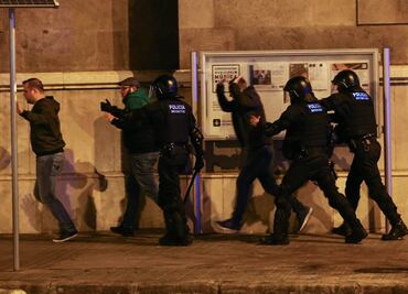 Reportan personas detenidas y heridas en protestas en Barcelona