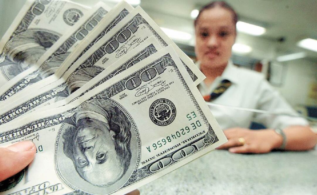 Dólar cierra en 16.90 pesos, nuevo máximo histórico