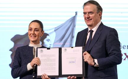 Sheinbaum firma decreto en la mañanera; anuncia incremento temporal de 35% a arancel de mercancías confeccionadas