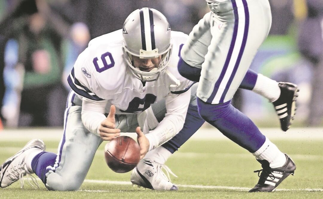 En 2007, también contra Seattle, Tony Romo soltó el balón, Martín Gramática erró y el triunfo se le fue a Dallas. Foto: ARCHIVO. EL UNIVERSAL
