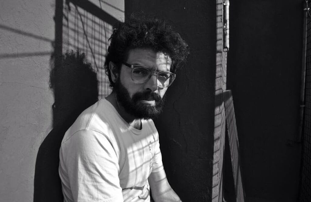 El escritor Javier Raya. Foto: Edmeé Diosaloca, vía Instagram