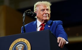 Trump presume salida de empresas de México por sus aranceles; llama al país "Méjijo" en mitin
