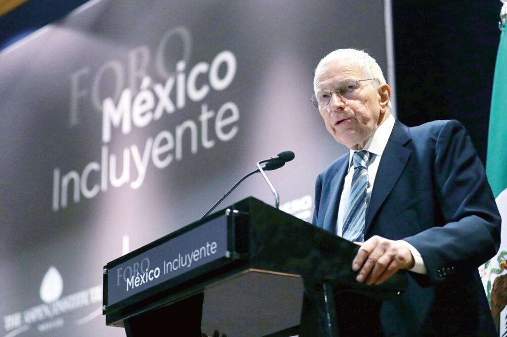 Edmund Phelps, ganador del Premio Nobel de Economía, afirma que es "bizarra” la idea de que México deba pagar el muro en la frontera con Estados Unidos, ofrecido por el presidente Donald Trump (LUCÍA GODÍNEZ. EL UNIVERSAL)