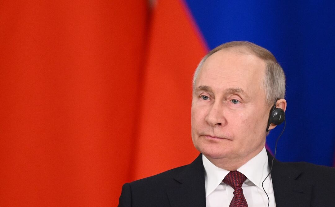 El presidente ruso, Vladimir Putin, asiste a la ceremonia de firma de documentos sobre el desarrollo y la cooperación entre Rusia y China en el Kremlin de Moscú, Rusia. Foto: EFE
