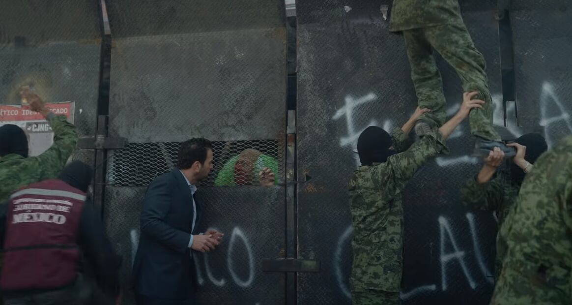Brozo y Loret visitan el Zócalo entre petardos y "vallas del bienestar". Foto: Captura de pantalla