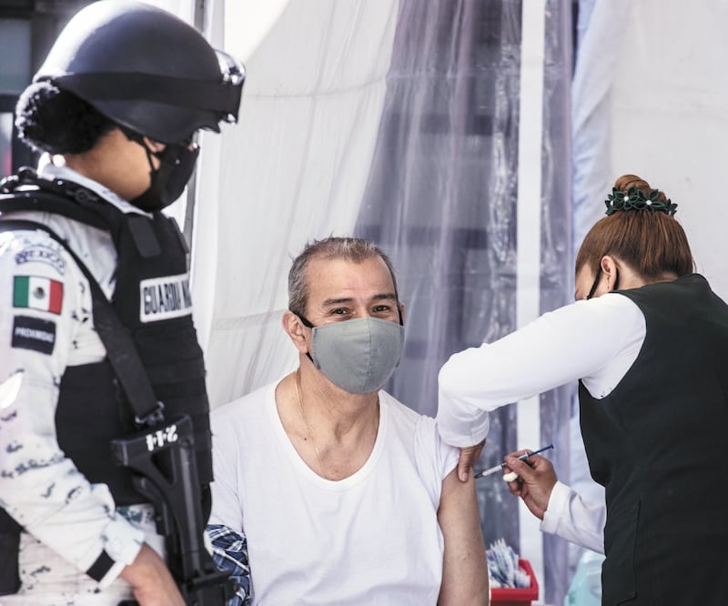 Se han aplicado 54 mil 224 dosis a mayores de 60 años en CDMX. Foto: GERMÁN ESPINOSA. EL UNIVERSAL