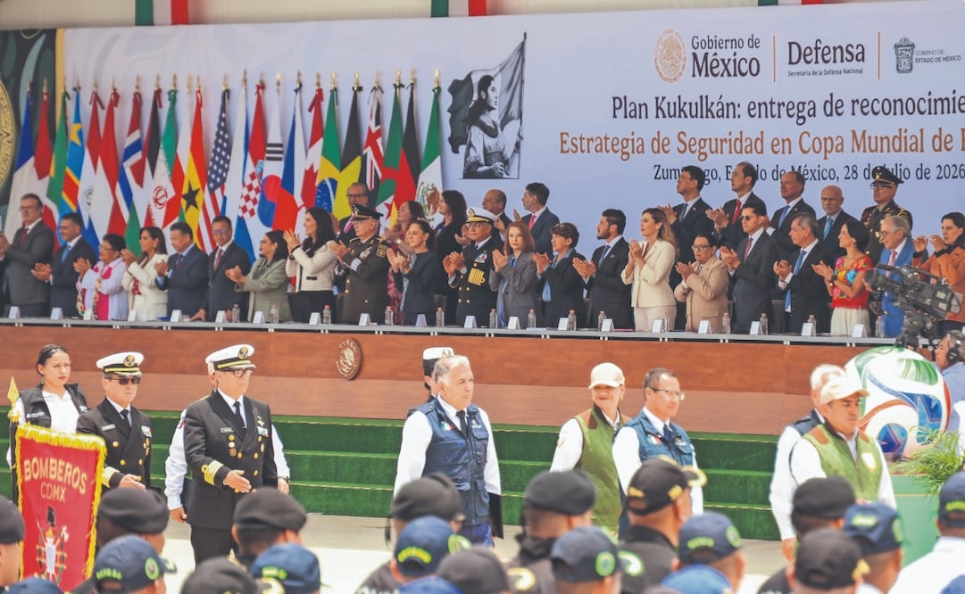 En las instalaciones de la 1/a. Zona Aérea Militar, en Santa Lucía, se llevó a cabo el reconocimiento a los elementos que participaron en el Plan Kukulkán. Foto: Karla Guerrero/ EL UNIVERSAL