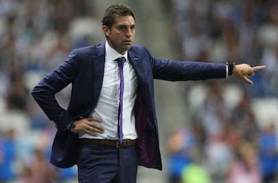 Diego Alonso dirigirá su primer clásico desde la tribuna