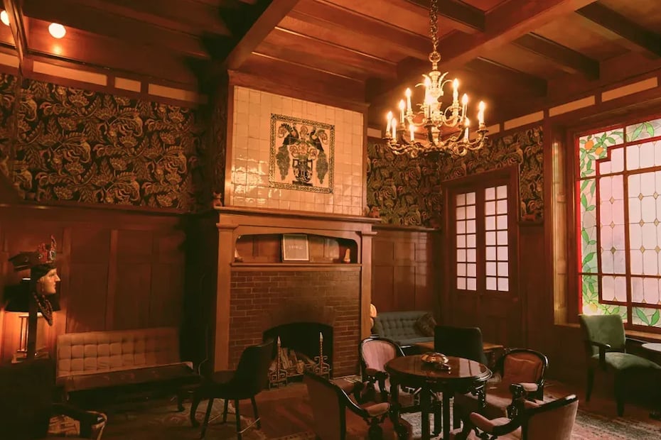 Casa Margarita conserva vitrales, techos altos y la esencia intelectual de la Roma Norte. Foto: Casa Margarita México