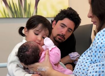 Alex Fernández da la bienvenida a Nirvana, su segunda hija