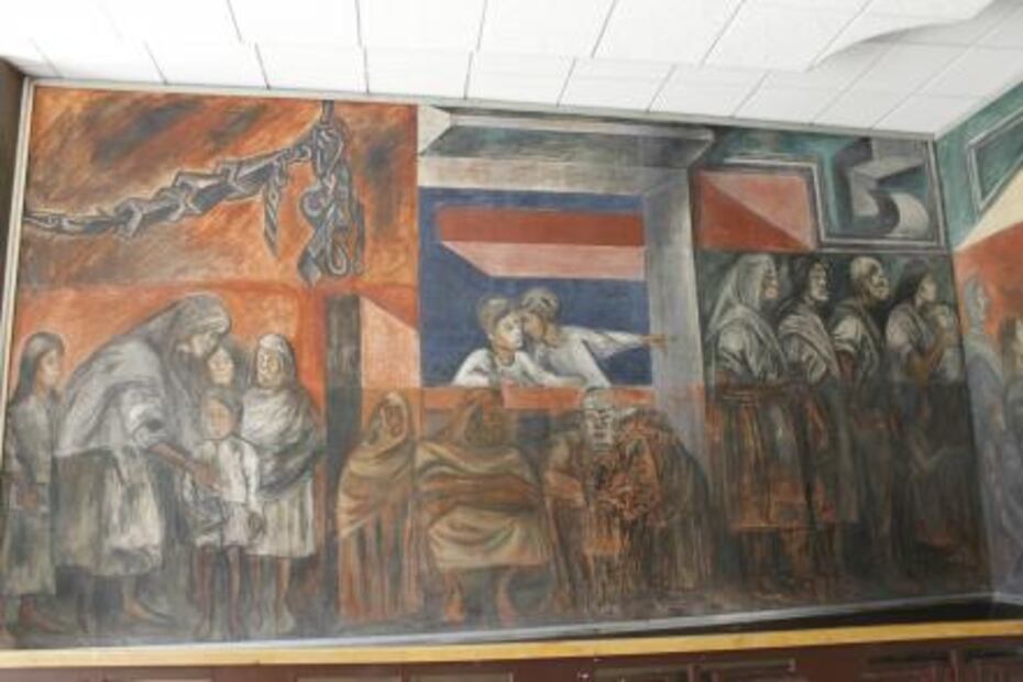 La torre del logo del metro Normal que un temblor fracturó