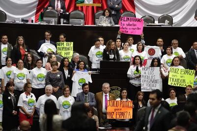 Reprueban administración de Gerardo Ruiz Esparza en comparecencia