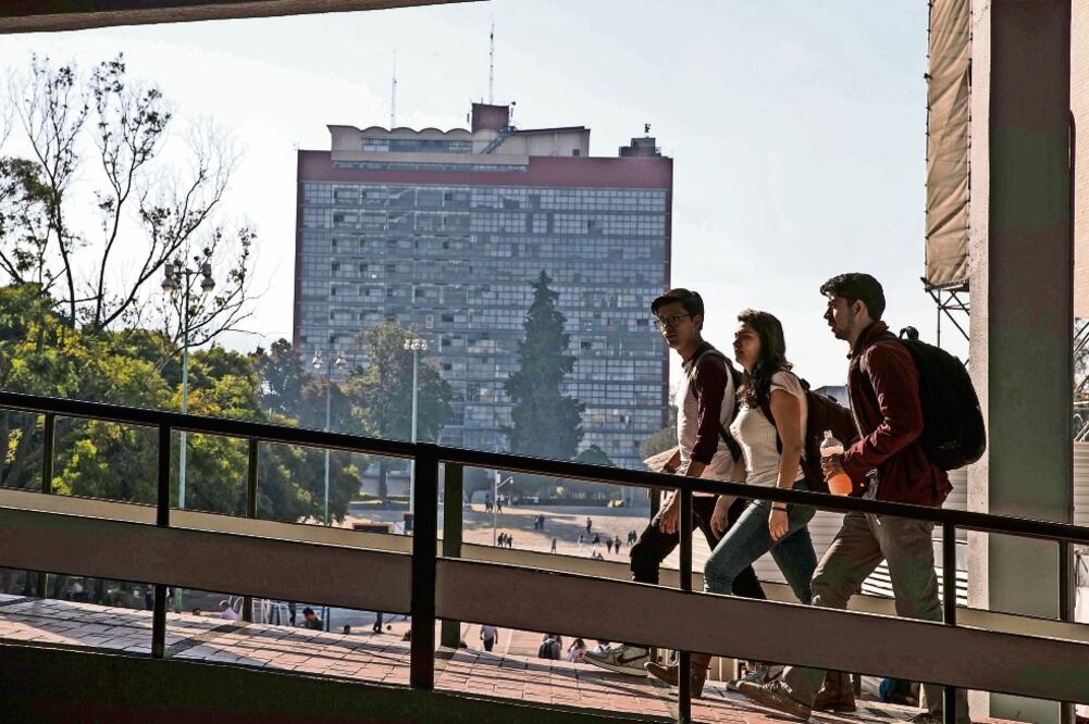 La UNAM informó que en 2017 abrió sus puertas para recibir a mil 892 académicos y 6 mil 935 estudiantes de otros países (ARCHIVO EL UNIVERSAL)
