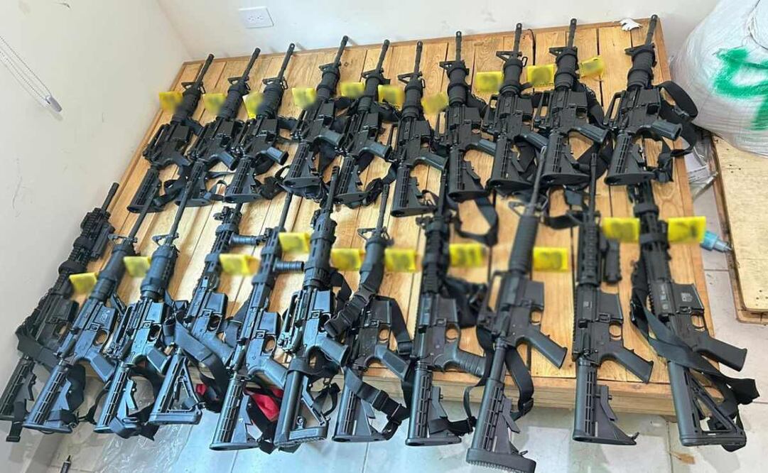 Armamento resguardado en Sinaloa. Foto: Tomada de la cuenta de X de @OHarfuch.