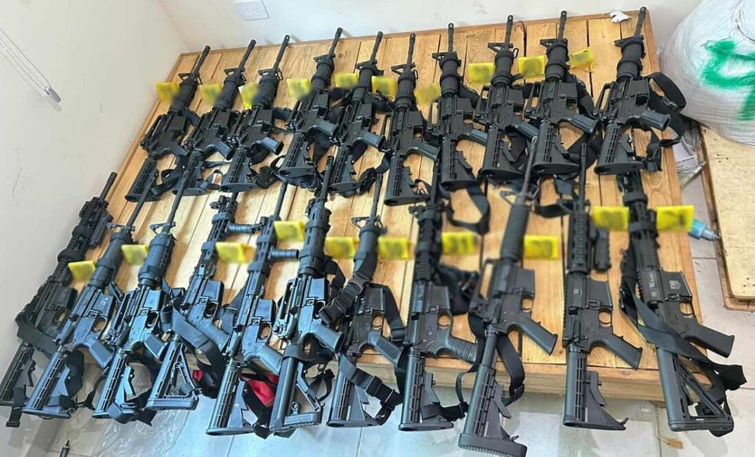 Armamento resguardado en Sinaloa. Foto: Tomada de la cuenta de X de @OHarfuch.