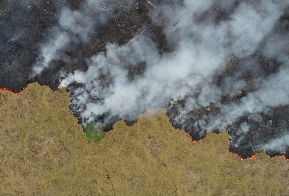 Vista aérea del incendio en Amazonas. Foto: Reuters