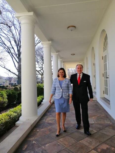 La embajadora Martha Bárcena presenta cartas credenciales a Trump 