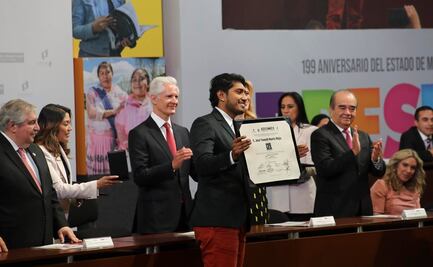 Alfredo del Mazo entrega Presea Estado de México a 15 líderes; entre ellos, Tenoch Huerta