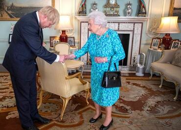 ¿Le mintió el primer ministro de Reino Unido, Boris Johnson, a la reina Isabel II?