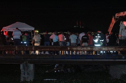 Mueren 6 personas en volcadura de autobús en Jalisco