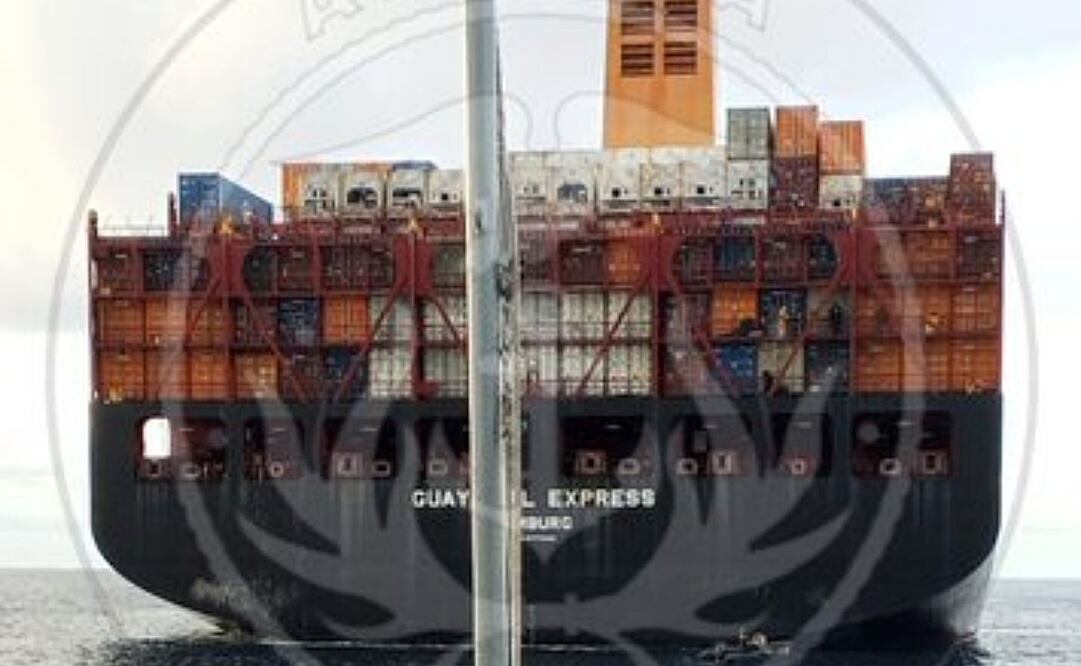 Fuerzas armadas intercepta buque mercante con presuntas sustancias catalogadas sujetas a fiscalización. Foto: X @armada_ecuador