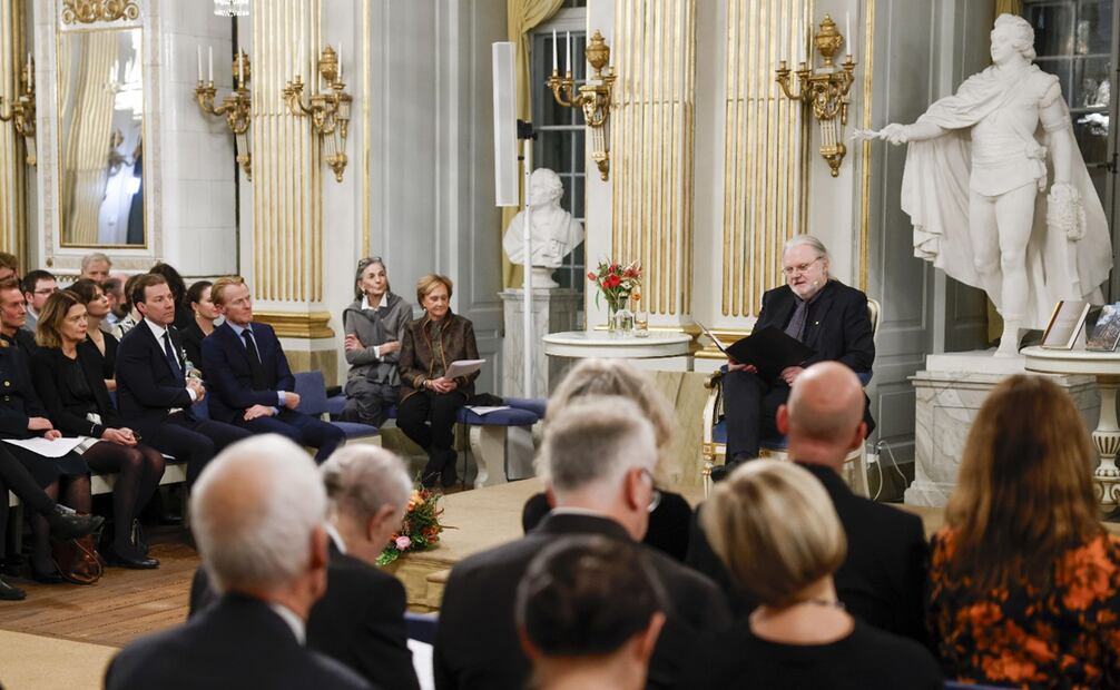 El autor Jon Fosse, Premio Nobel de Literatura 2023, pronuncia su conferencia Nobel en la Academia Sueca en Estocolmo (Suecia), el 7 de diciembre de 2023. Foto: EFE/EPA/Fredrik Persson SUECIA FUERA.