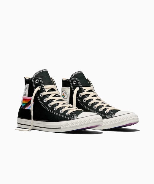 La inspiración de la colección “Siempre orgullosos de ser" proviene de la bandera original del orgullo LGBTQ+. Foto: Converse