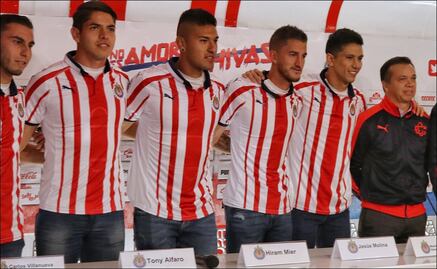 Mariano Varela, en Chivas, no castiga jugadores, pero sí a medios