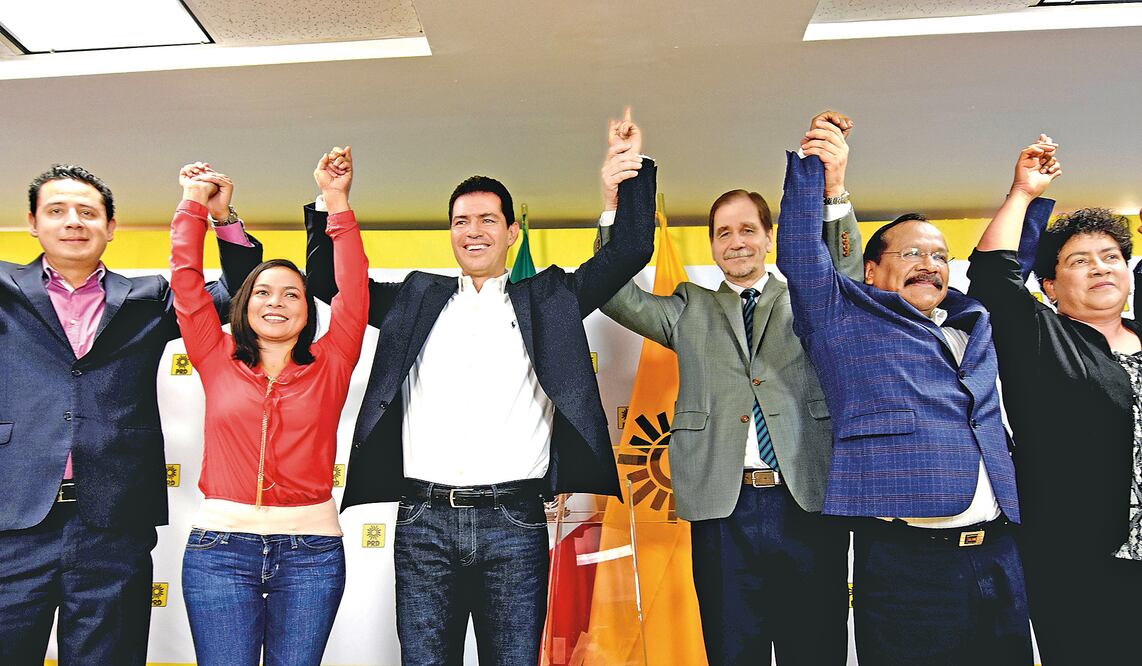 El registro de Flores Mendoza estuvo marcado por la ausencia del ex priísta Pedro de León Mojarro y el dirigente estatal del PRD, Arturo Ortiz Méndez (ARCHIVO EL UNIVERSAL)