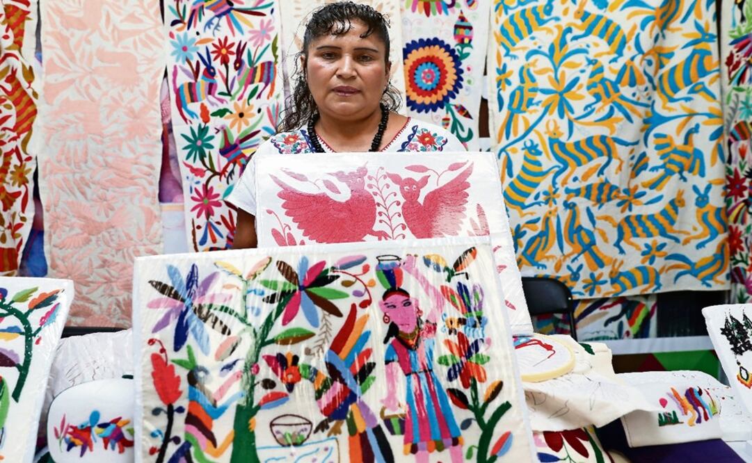 Mexican artisan displays her original designs – Photo: Valente Rosas/EL UNIVERSAL