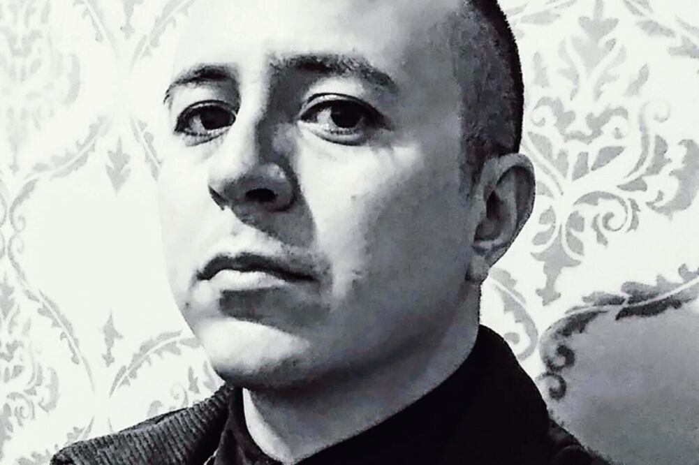 Joel recuerda que el agente le quitó la chamarra, las botas y la camisa. 