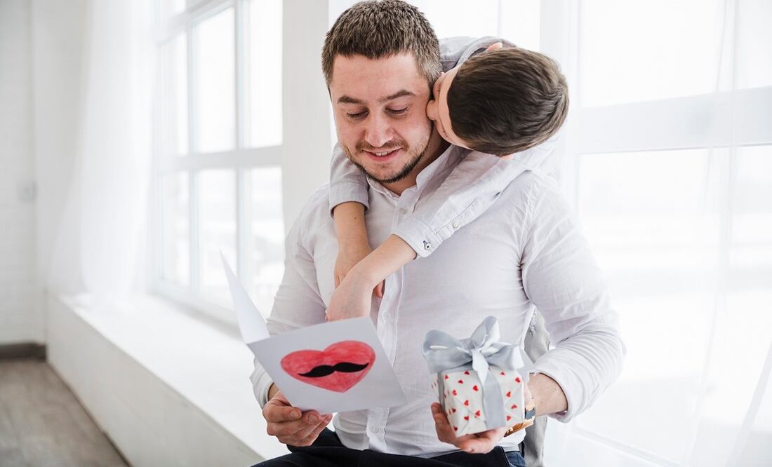 Ropa y calzado son excelentes regalos para el Día del Padre. Foto: Freepik