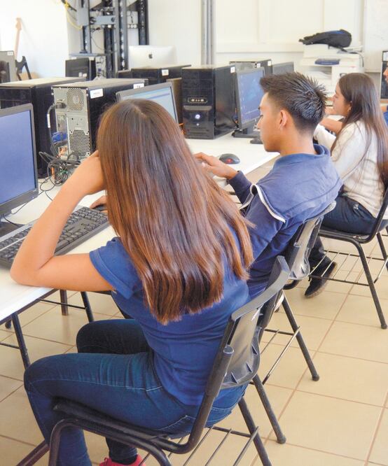 La Red Compartida usa la banda de 700 MHz para llevar telefonía e internet móviles en zonas alejadas. Mientras que CFE utilizará fibra óptica propia. ARCHIVO EL UNIVERSAL