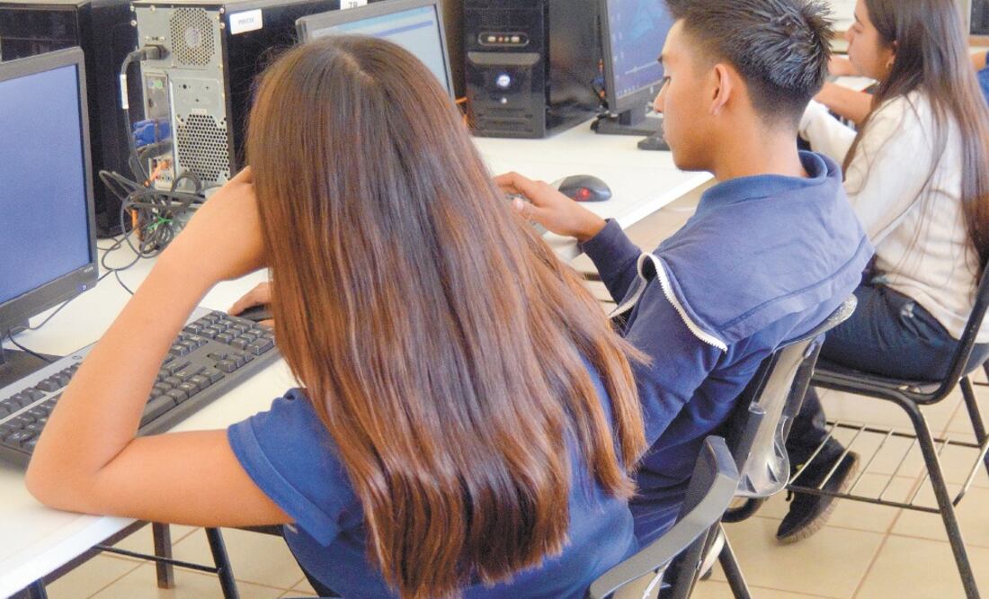 La Red Compartida usa la banda de 700 MHz para llevar telefonía e internet móviles en zonas alejadas. Mientras que CFE utilizará fibra óptica propia. ARCHIVO EL UNIVERSAL