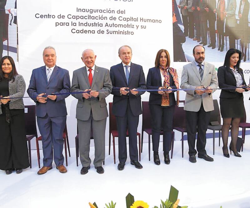El gobernador Juan Manuel Carreras López encabezó la inauguración del Centro de Capacitación de Capital Humano para la Industria Automotriz, el cual se suma al proyecto tecnológico potosino. Foto/ESPECIAL