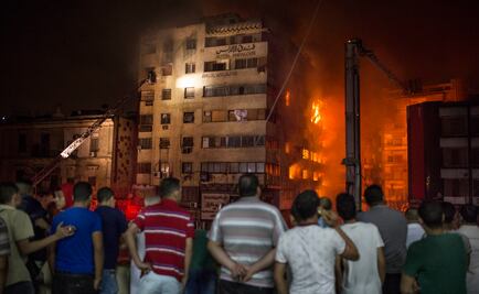 Suman 3 muertos y 90 heridos tras incendio en El Cairo