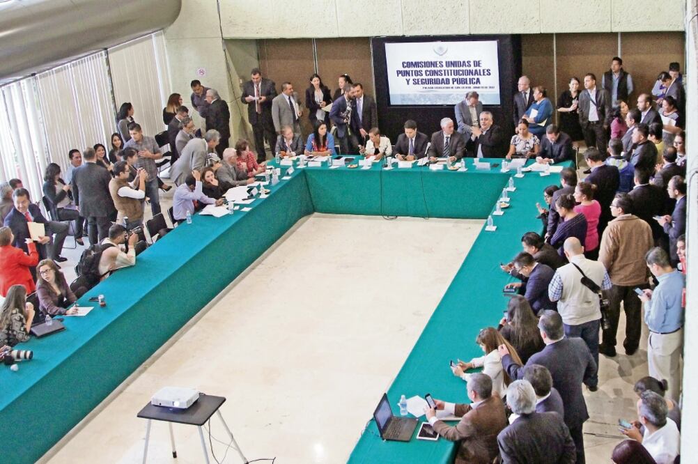 Los diputados integrantes de las comisiones involucradas habían sido citados a las 12:00 horas de ayer. Después de 30 minutos de la hora convocada, únicamente 11 de los legisladores federales del PRD, PAN y Morena asisitieron (CARLOS MEJÍA. EL UNIVERSAL)