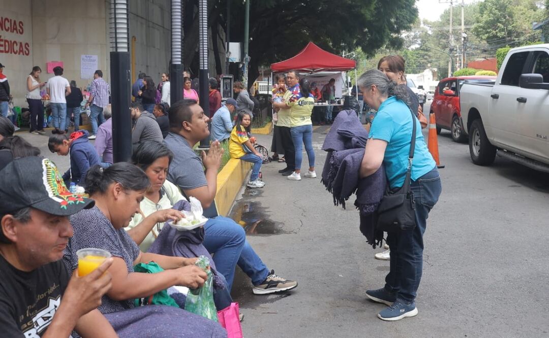 Entrega de apoyos a familiares de víctimas de la explosión de pipa de gas en puente de la Concordia en Iztapalapa (13/09/2025). Foto: Gabriel Pano / EL UNIVERSAL
