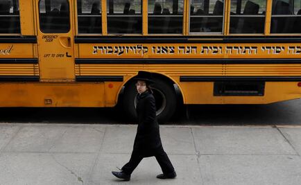 Judíos ortodoxos de Brooklyn rechazan vacuna por contener “ADN de cerdo y de mono”