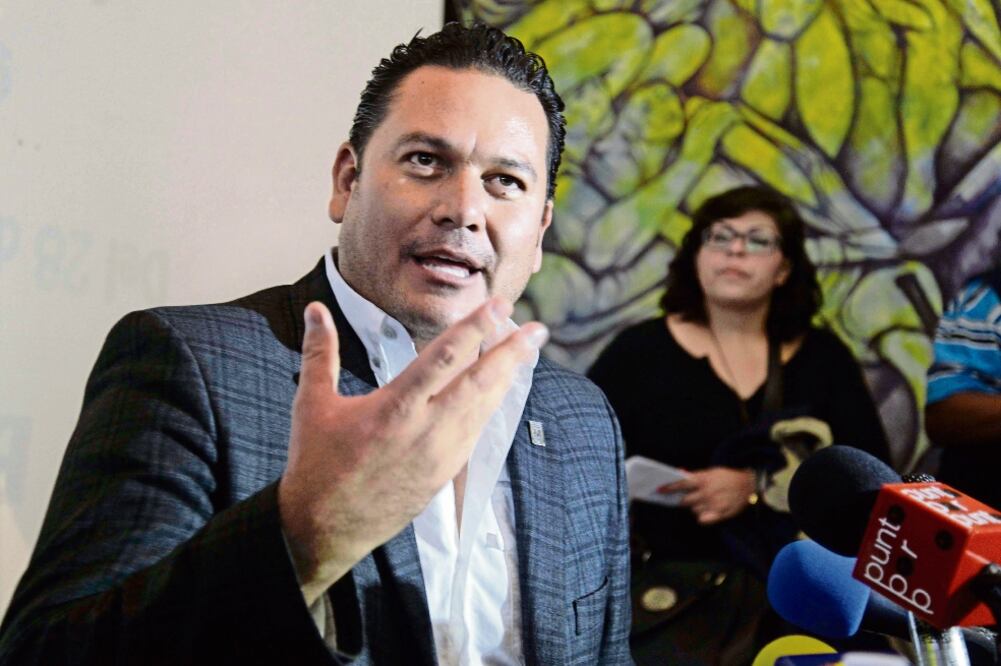 Julio Yáñez, al igual que el hermano del fallecido Joan Sebastian, rechazó ayer tener nexos con células criminales en el estado (CIUDADANOS MX)
