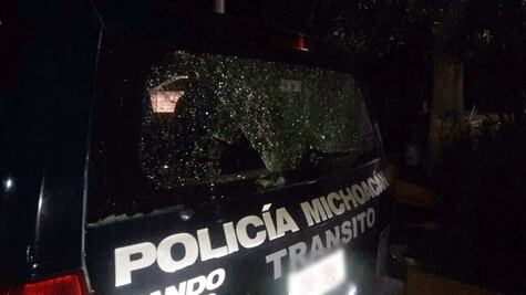 Civiles armados atacan a policías en Parácuaro; hay un herido