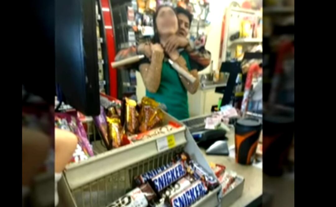 Los policías aplicaron técnicas de persuasión para que el agresor no lastimara a la joven y dialogaron con él por espacio de 20 minutos. Foto: Tomada de video