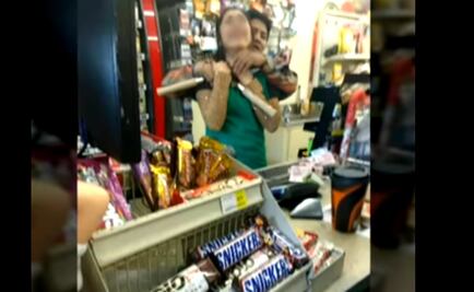 Sujeto toma rehén en minisúper; la amaga con tijeras para podar